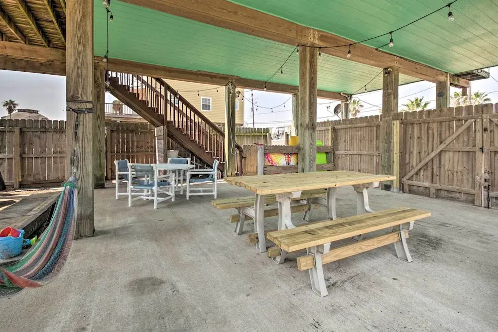 1/2 Mi to Sand: Surfside Beach Retreat!
