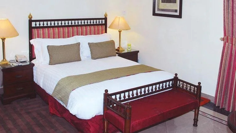 Avari Xpress Residence School Road