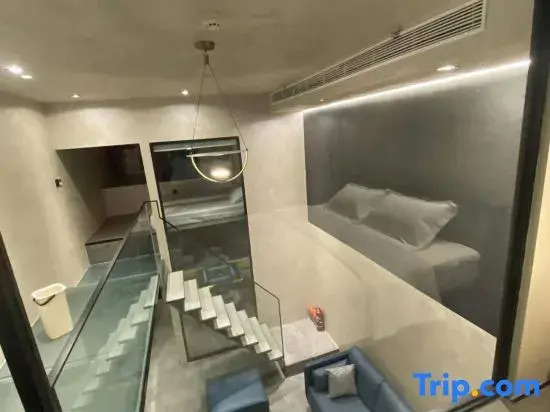 Zhuhai Low-key LOFT Suite Apartment (Huafa Shangdu Haiyin Youyicheng Branch)