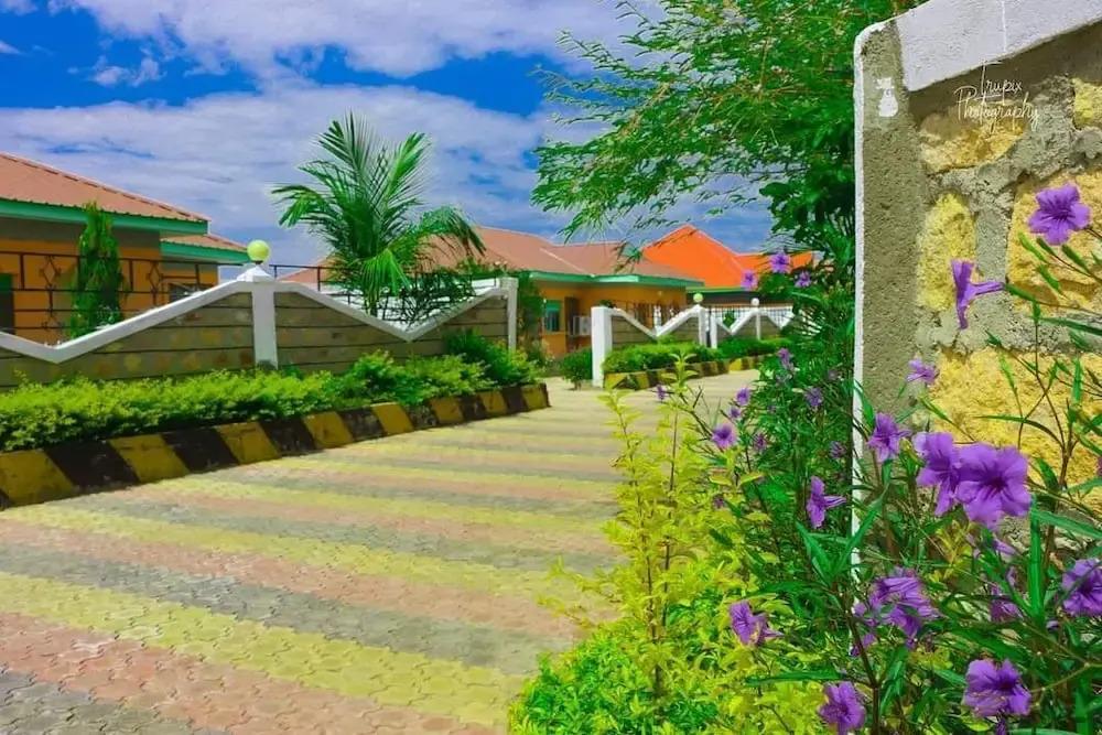 Ten villa luxury resort
