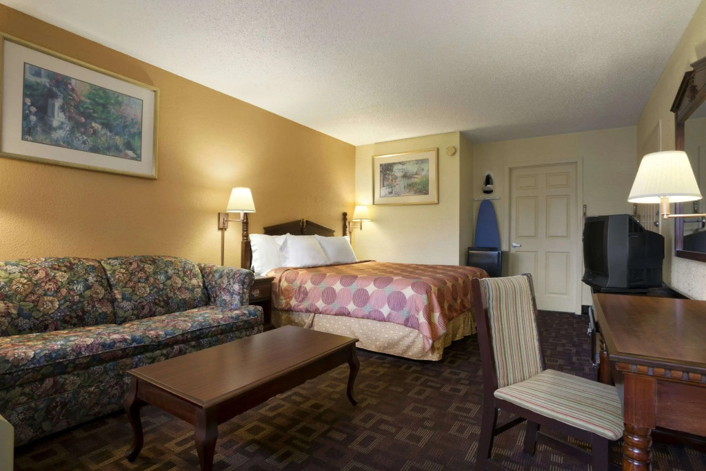 Days Inn by Wyndham Airport Nashville East