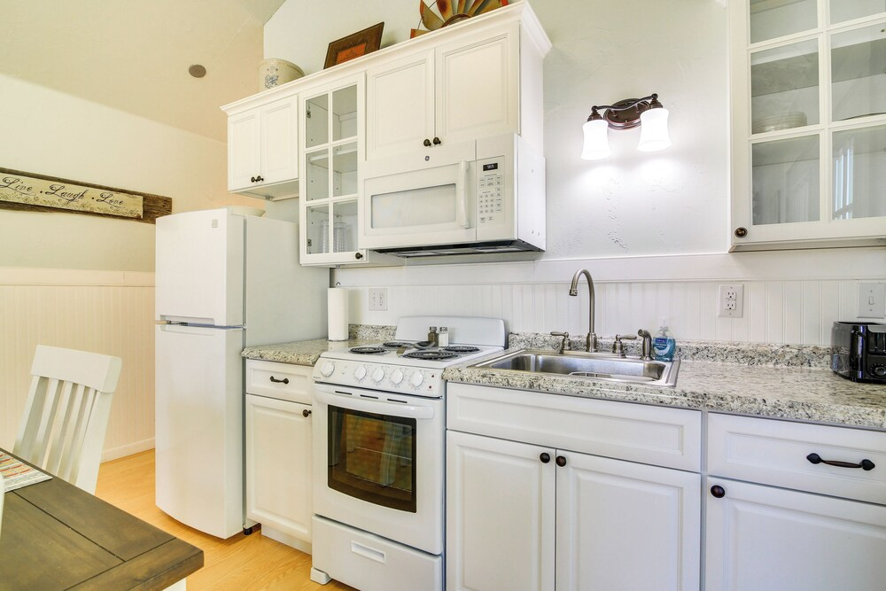 Ranch Cabin w/ Decks, 10 Mi to Fredericksburg
