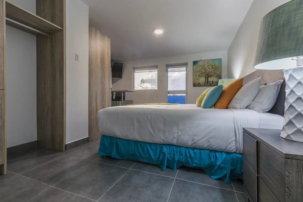 Turibana Plaza Suite 6 w Balcony