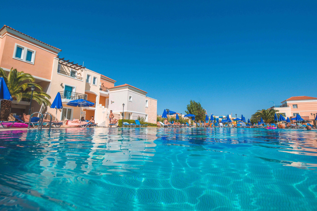 Отель Chrispy Waterpark Resort