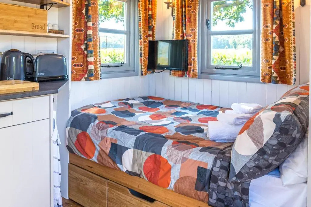 The Hideaway Hut - 1 Bed Shepherds Hut - Dodmarsh