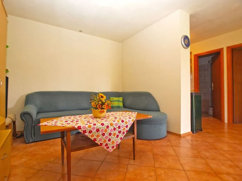 Apartment 1573