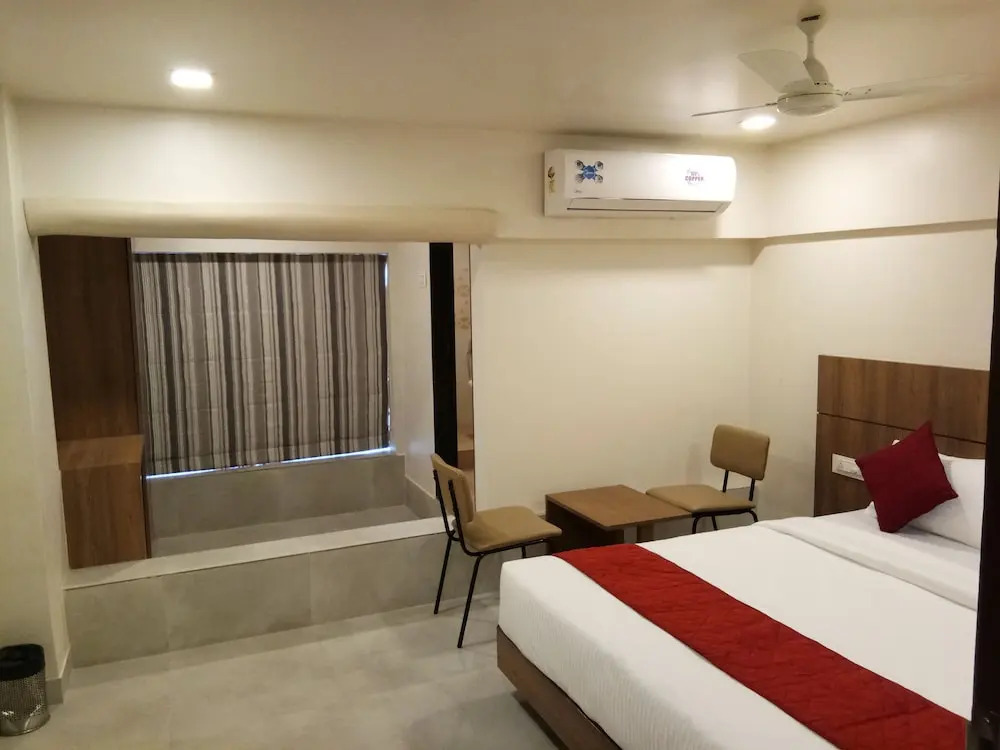OYO 13857 Hotel Imperial