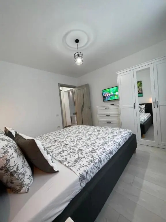 Robert’s Apartament 2