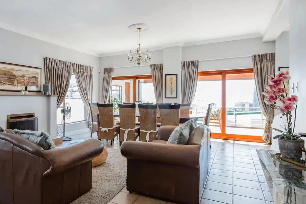 3 Bedroom Hilltop Home with Spectacular Views