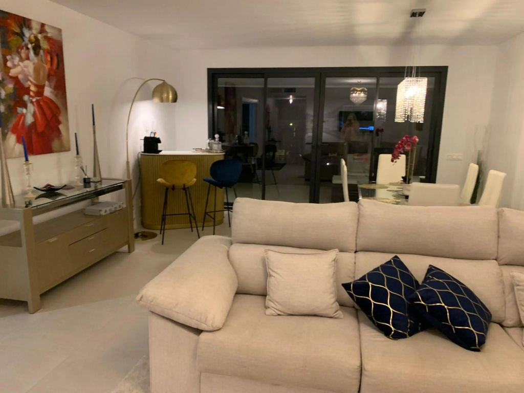 BRAND NEW STUNNING 3 BED RAISED GROUND FLOOR APARTMENT WITH SEA & POOL & MOUNTAIN VIEW INDOOR & OUTDOOR SWIMMING POOLS & GYM WALKING DISTANCE TO BEACH PORT Casa Casu Estepona