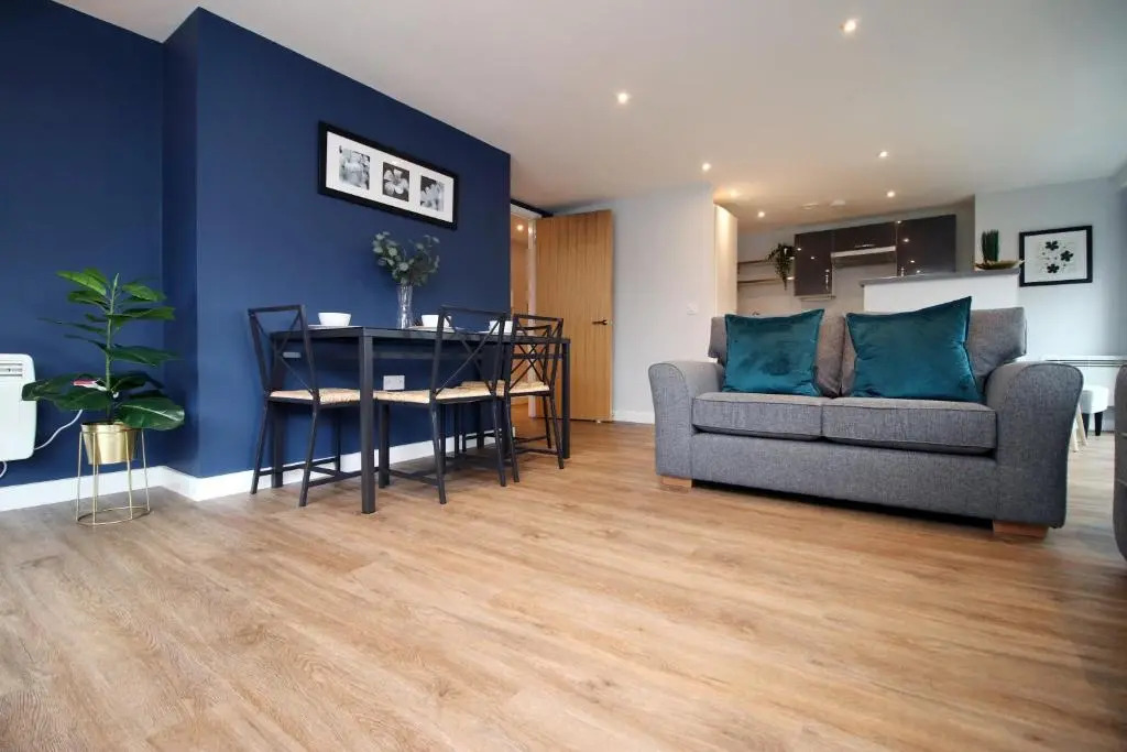 Violet's Corner Luxury Apartment by StayStaycations
