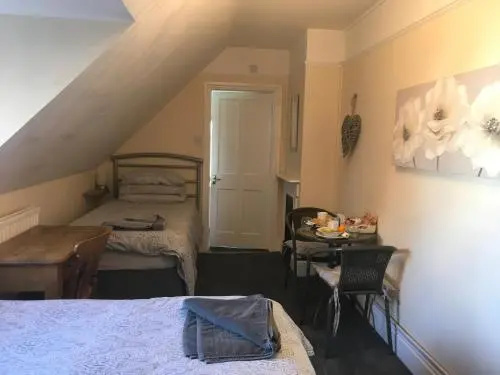 Oak Tree Guest House