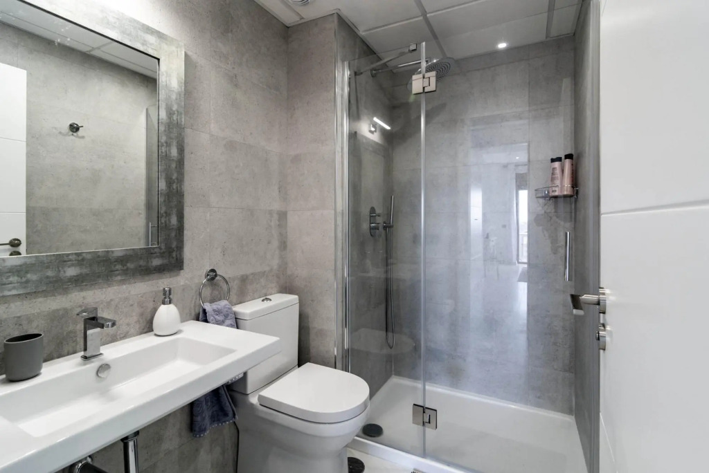 LAE23i- Apotel Estepona Hills by roomservices