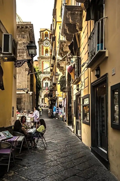 Holiday Sorrento Center