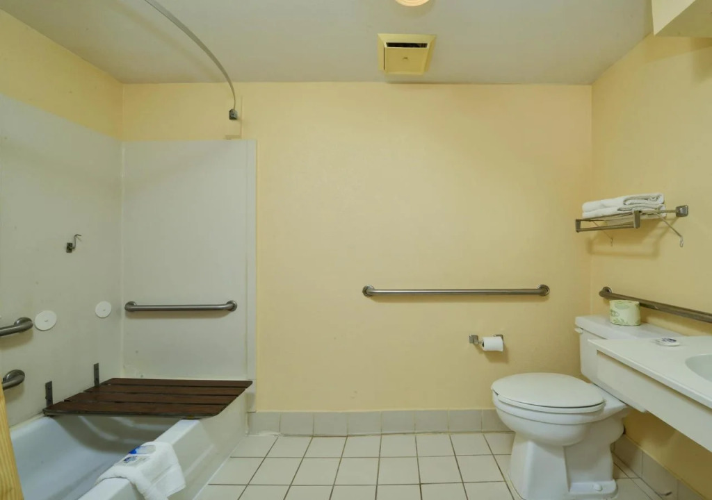 American Inn Evansville East
