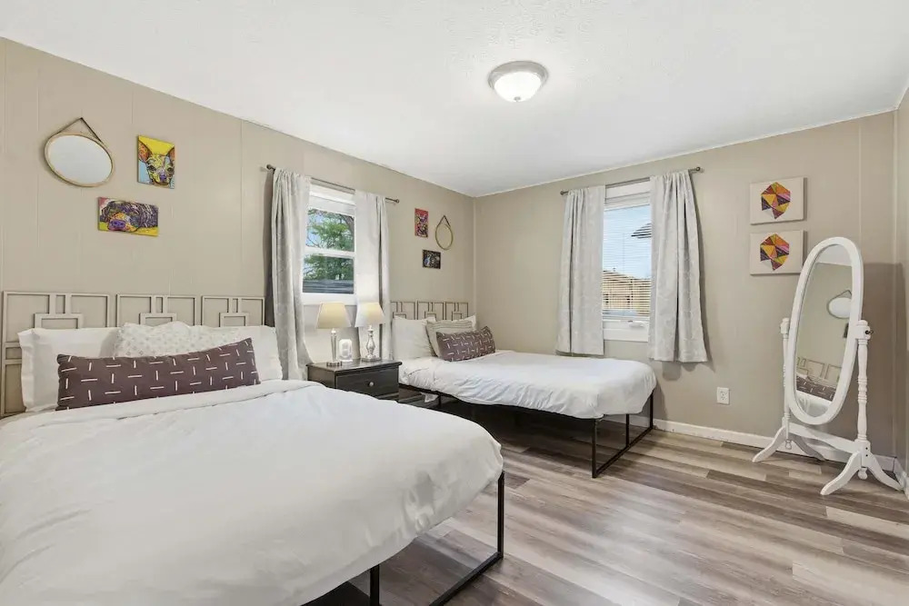 Branson Downtown Beauty - 4 BDR Home Sleeps 15