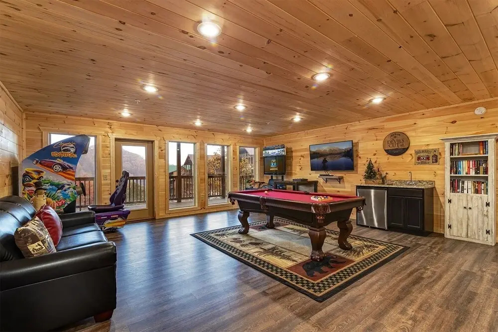 Bee Chillin Bear Inn - 7 Bedrooms, 7 Baths, Sleeps 26 7 Cabin by RedAwning
