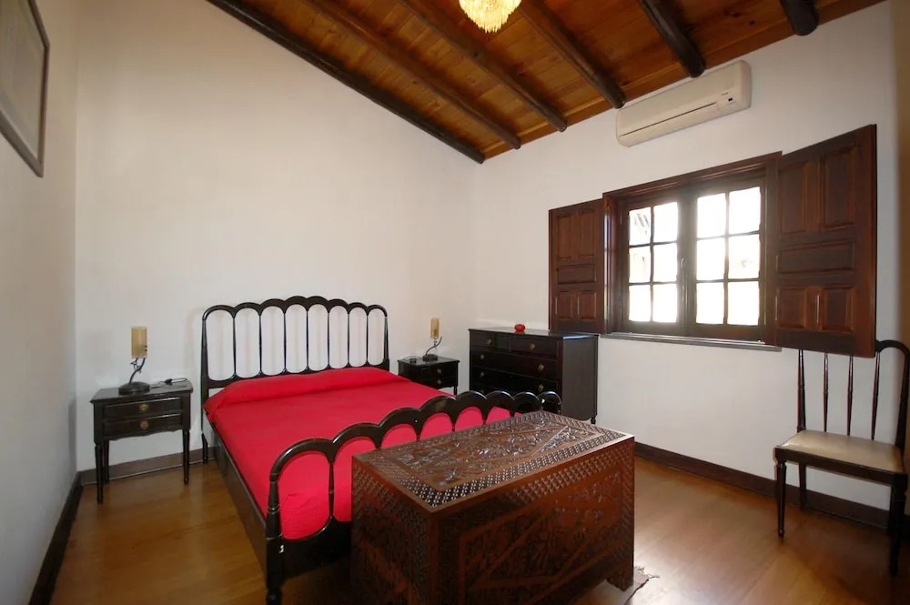 Rustic Villa Tavira with Mountain Views and Pool