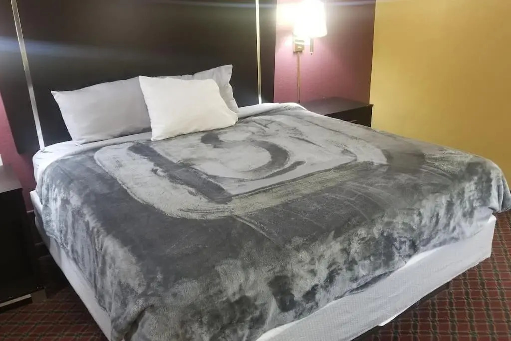 OSU 2 Queens WI-FI Hotel 209 Booking
