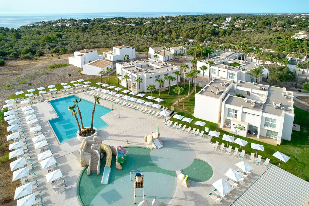 Отель Iberostar Waves Cala Domingos