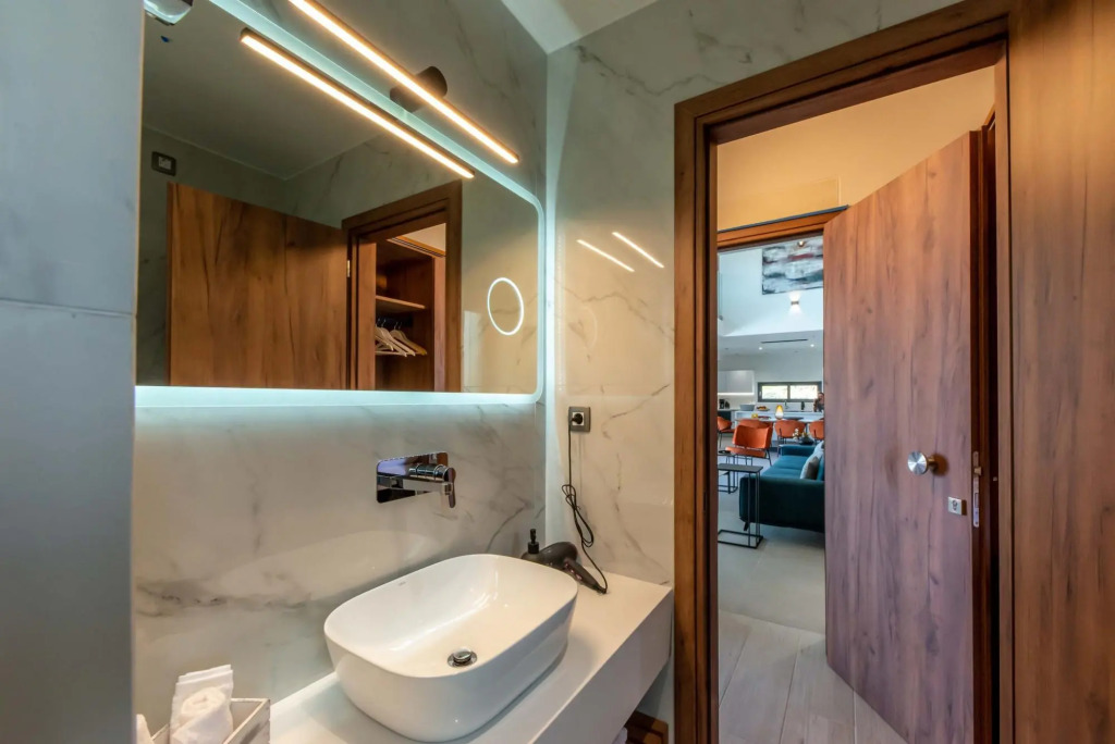 Seafront villas I "Free" Heated pools & 100m to Sea
