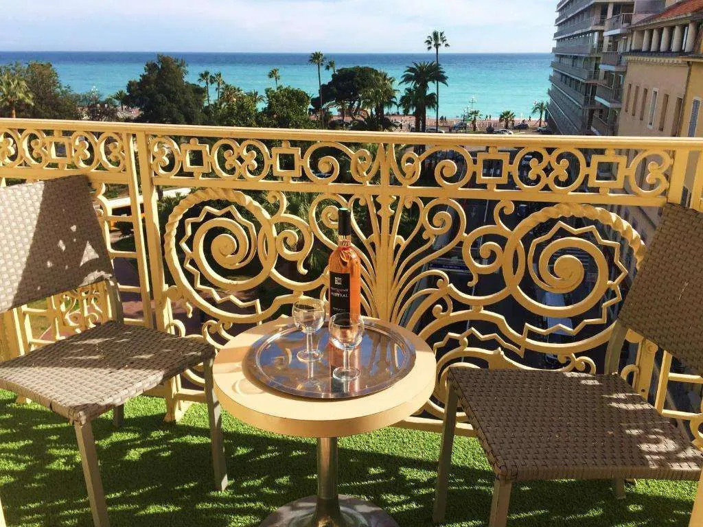 Hotel Ambassador, completely renovated