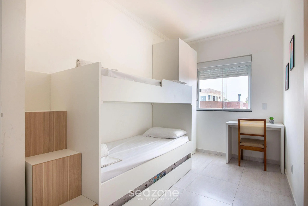 Apto moderno com churrasq. a 600m da praia COM305