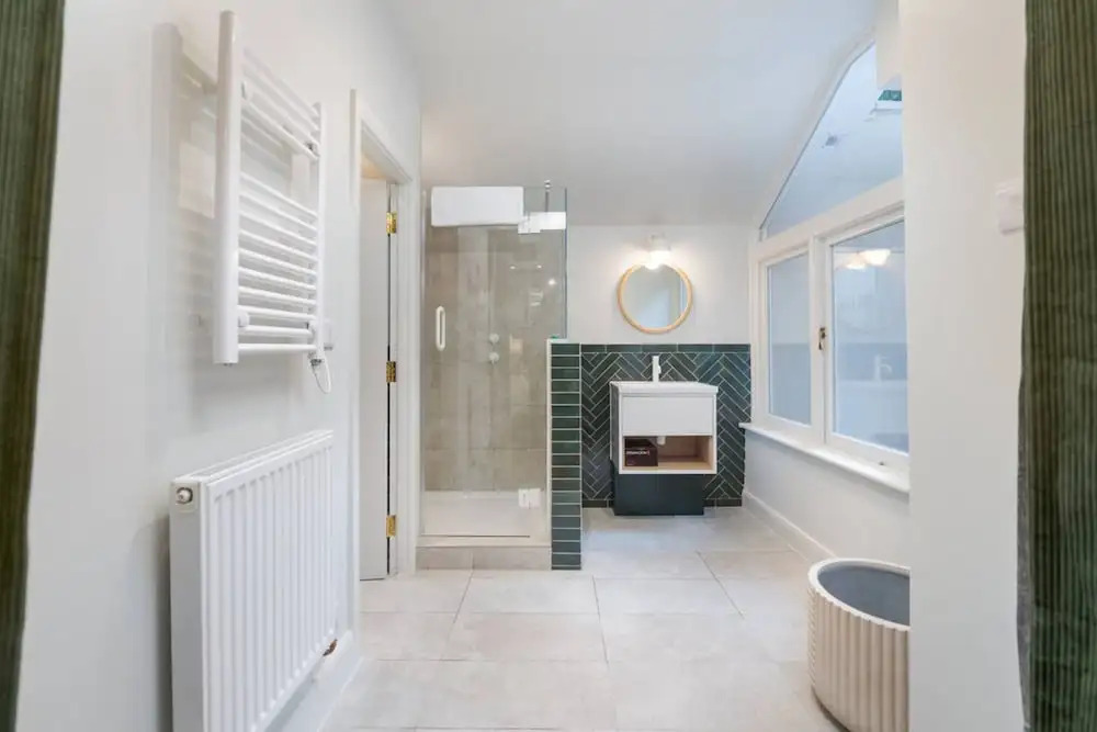 Stylish Hyde Park Apartment PS2