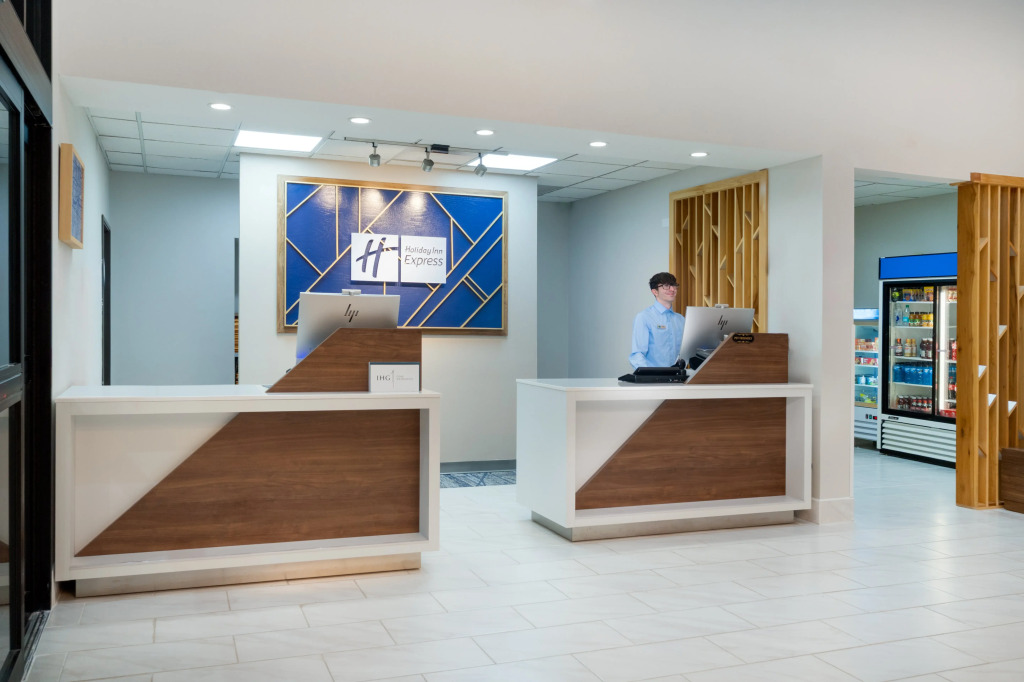 Holiday Inn Express Pratt by IHG