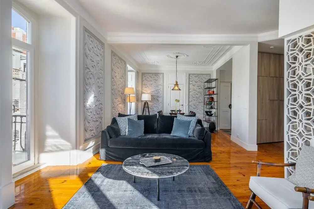 Luxurious Art Deco 3 Br