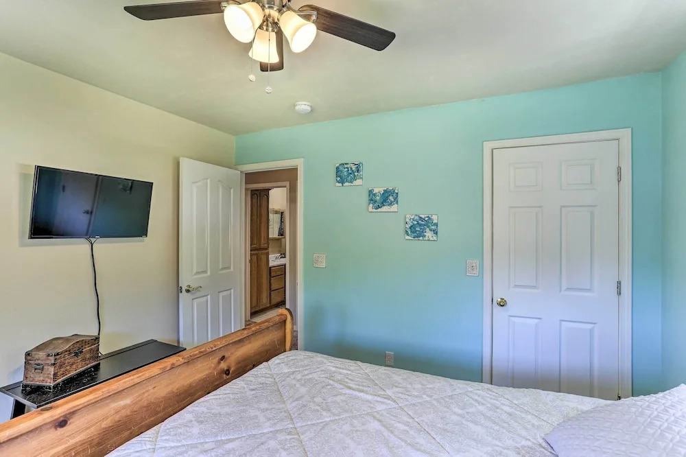 Private Pool & Game Room: Family Weaverville Gem
