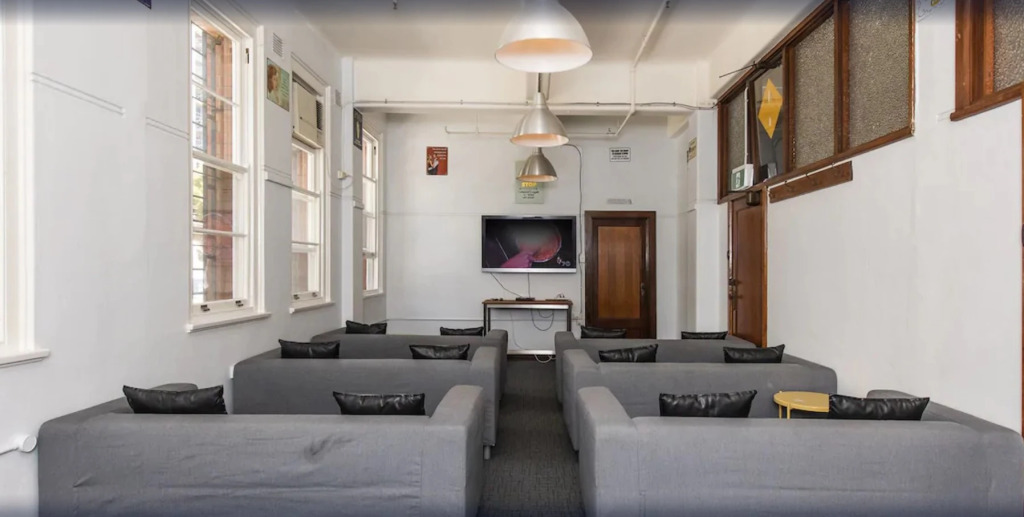 The Old Swan Barracks - Hostel