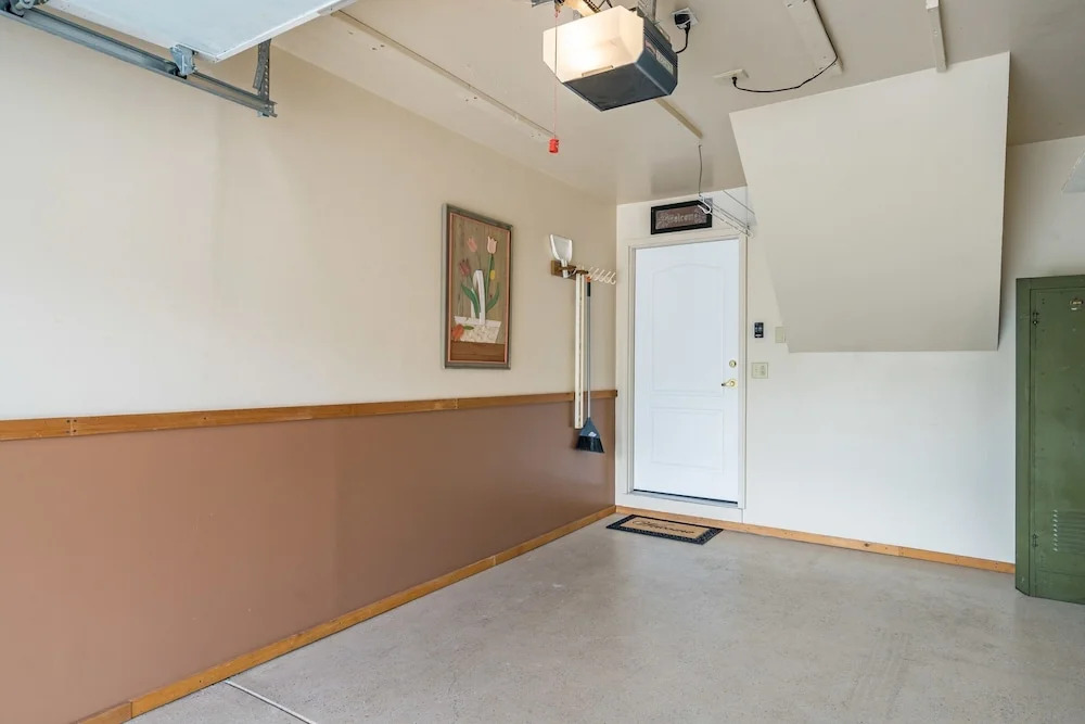 S 1425 2 Bedroom Condo by RedAwning