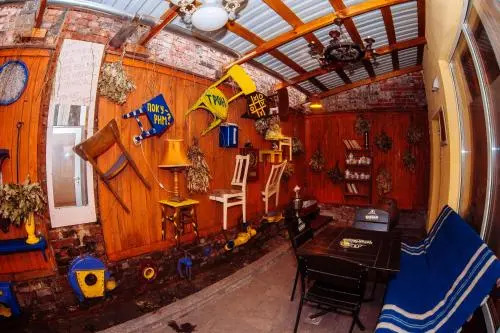 Leo Hostel