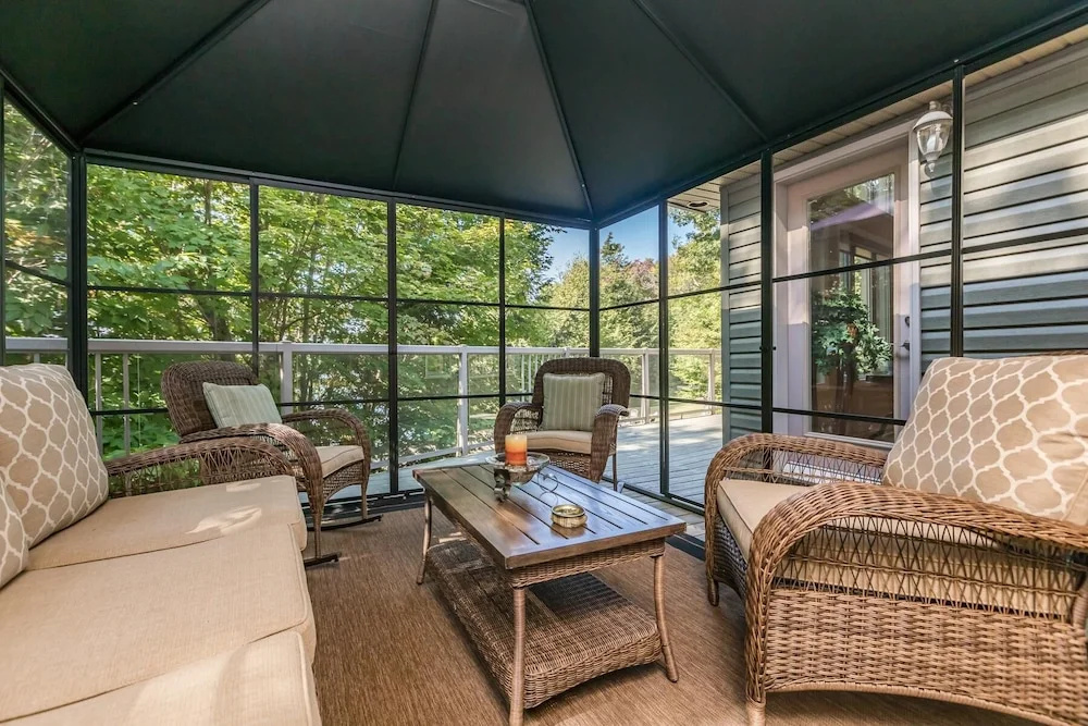 Stewart Lake Retreat A Gorgeous Beachfront Lakehouse With all the Bells & Whistles!