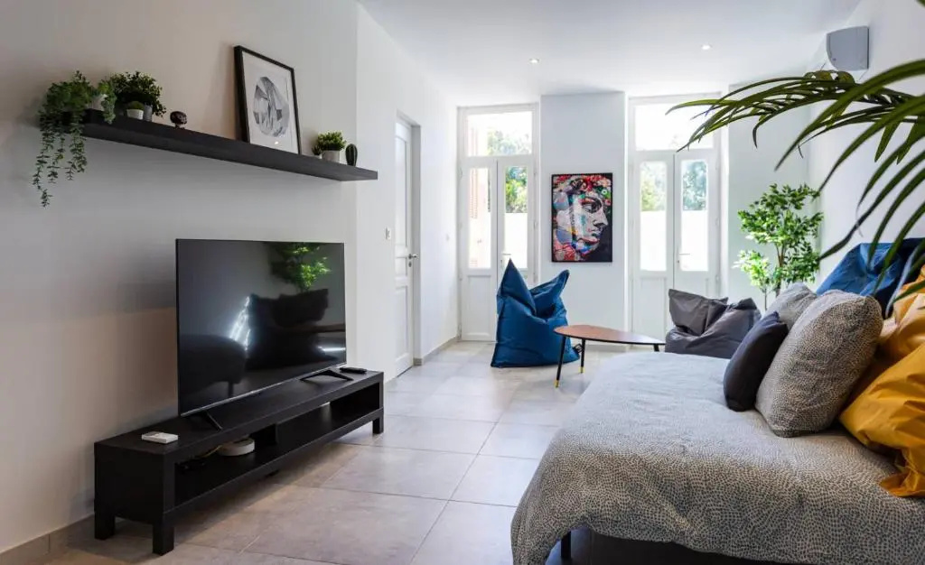 MaxBnb - CLIMATISÉ - Grand Studio 37m2 & terrasse 30m2 - Est
