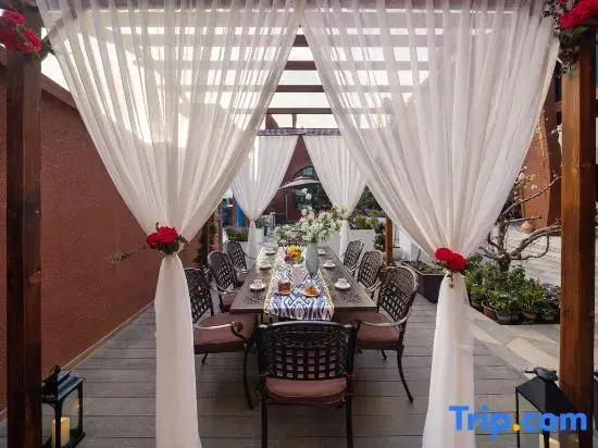 Yining Floating Life Homestay (Yining Airport & Railway Station Branch)