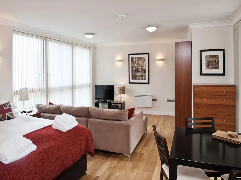 Your Space Apartments - Byron House