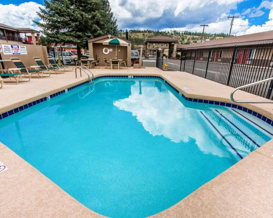 Econo Lodge University
