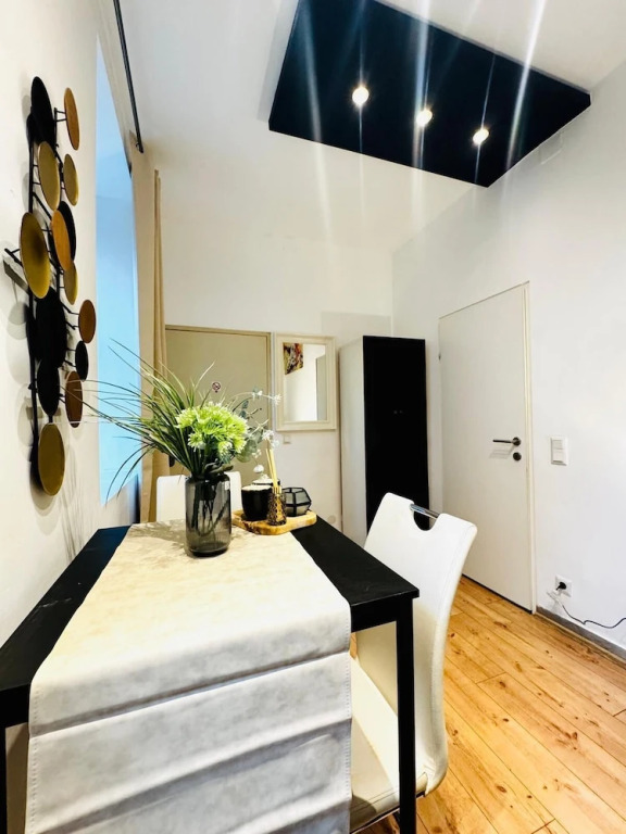 Bright Studio Stay Apt Near Rathausplatz