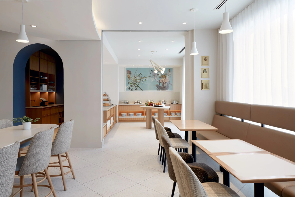 Holiday Inn & Suites Montreal Airport by IHG