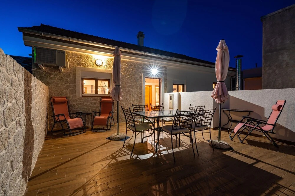 A3 - Beautiful Seafront apt w. Magnificent View