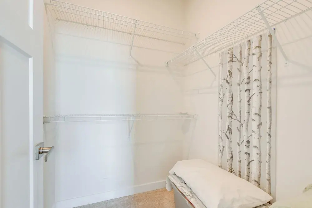 Townhome at Laurel Park: Modern & Spacious Getaway