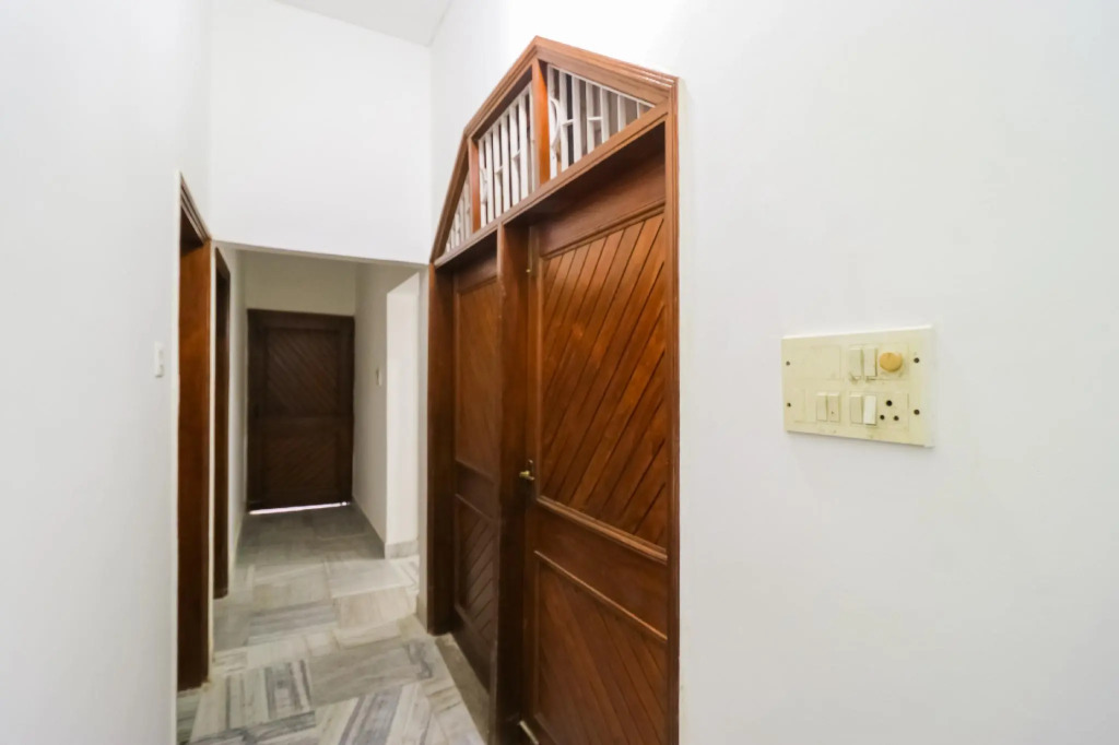 Via Prashansa Palace - Nr Banaras Railway Station