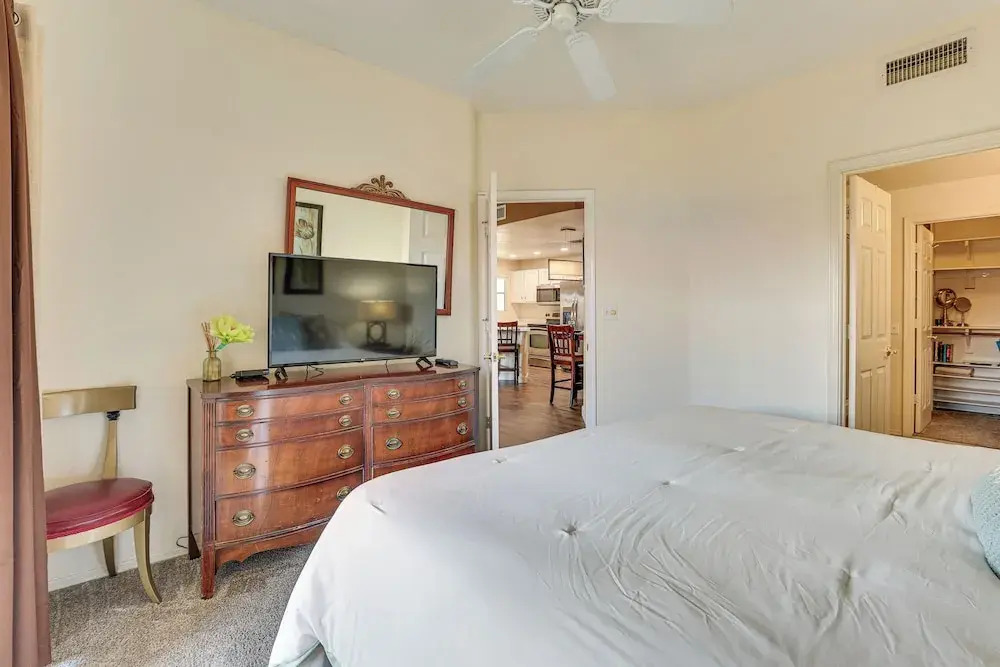 14 Mi to Dtwn: Phoenix Condo w/ Balcony & Spa!