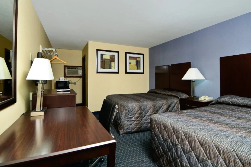 Golden Hill Inn-Danbury