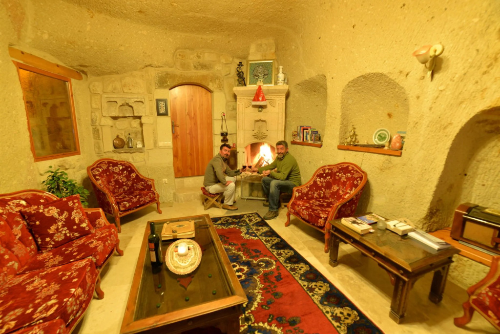 Canyon Cave Hotel