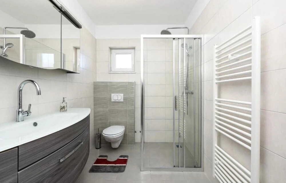 Amazing Home in Zadar with Hot Tub, Sauna & WiFi