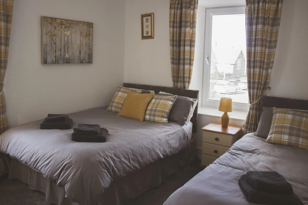 THE EARN HOTEL