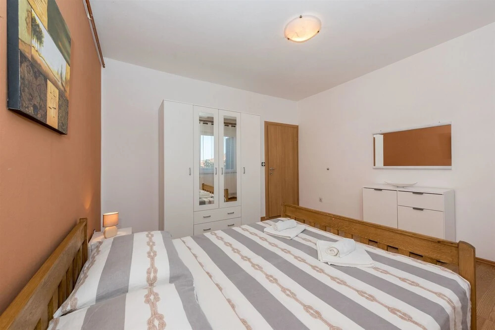 Apartments by the sea Tisno, Murter - 21657